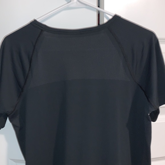 Black Gymshark Shirt - Picture 3 of 3